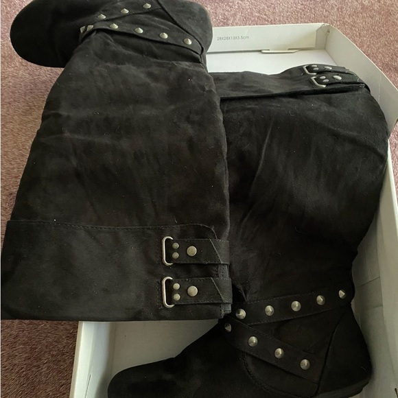 Boot - Picture 5 of 8